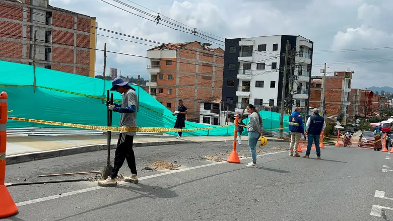 La Alcaldía de Rionegro avanza en obras de mitigación en el lugar para recuperar la movilidad de la zona. FOTO: Cortesía Alcaldía de Rionegro