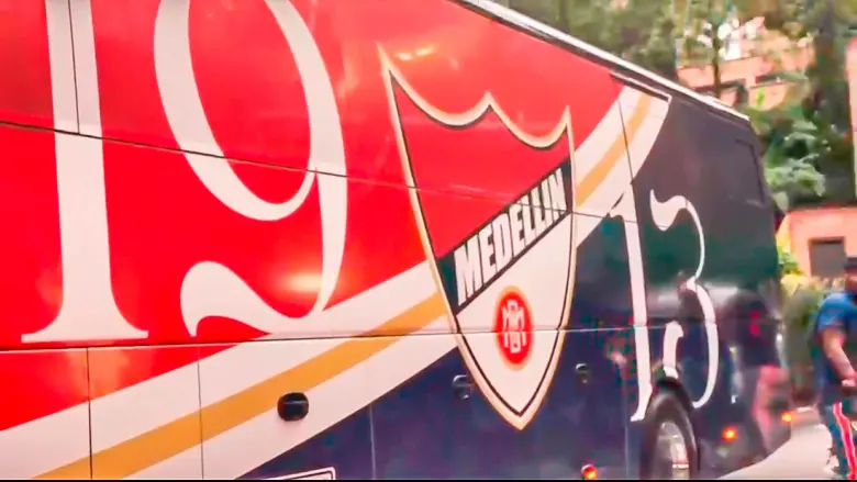 DIM renovó todo para la Liga BetPlay-2: sponsor, técnico, escudo y bus oficial