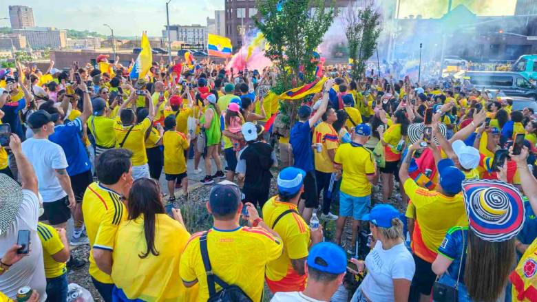 El carnaval que rompió la calma: así se vivió el banderazo de Colombia antes de Ghana
