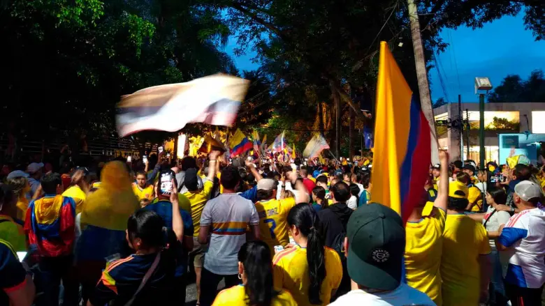 ¡Eriza la piel! Así fue el banderazo de los colombianos en Guadalajara para respaldar a la Selección 