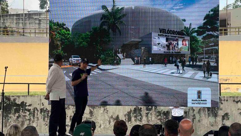 Durante la presentación del nuevo velódromo el alcalde Federico Gutiérrez entregó detalles sobre cómo quedará el escenario para los ciclistas de la región. FOTO EC