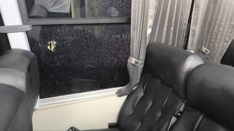 Bus del Nacional fue atacado por hinchas del Junior. Foto: redes sociales