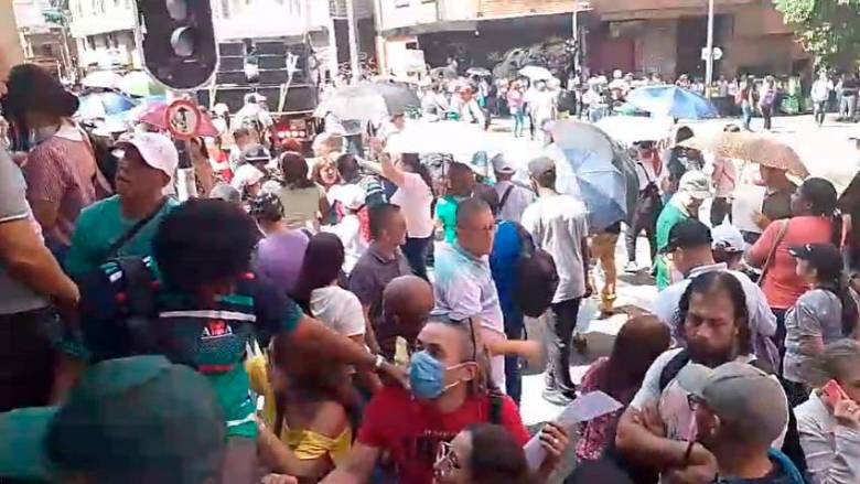 Maestros de Antioquia volvieron a marchar por fallas en el sistema de salud y este miércoles salen de nuevo a las calles