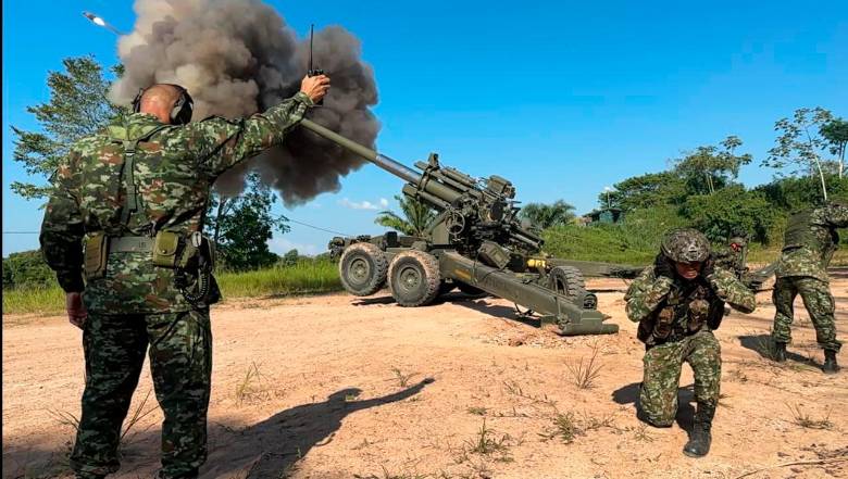 El Ejército está utilizando artillería pesada de largo alcance, disparando proyectiles de obús para intentar mantener a raya a los grupos criminales de la región de Catatumbo y del Cauca. FOTO cortesía del ejército.