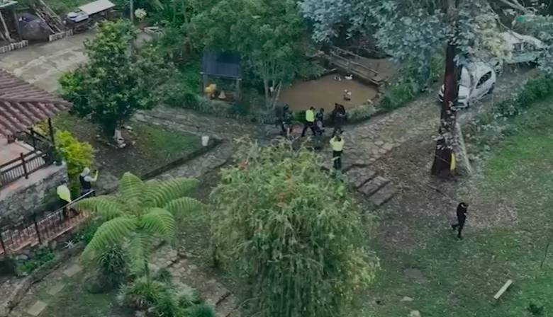 Una de las diligencias de allanamiento. FOTO Captura de video Policía
