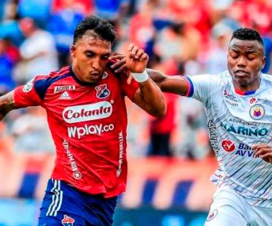 David Loaiza juega de volante central en el Medellín. Tiene 30 años y llegó al Poderoso en 2021. FOTO JAIME PÉREZ