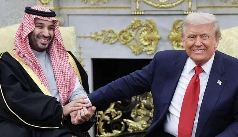 De izquierda a derecha: Abdulaziz bin Salman, príncipe y líder de Arabia Saudita; Donald Trump, presidente de los Estados Unidos. FOTO: Getty. 