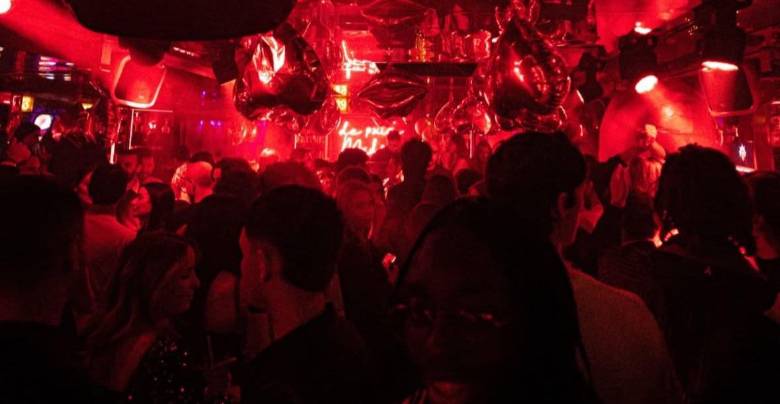 Medellín está ubicada en la 6 Av. Marceau en París, Francia. FOTO: @monamour_ofc en Instagram