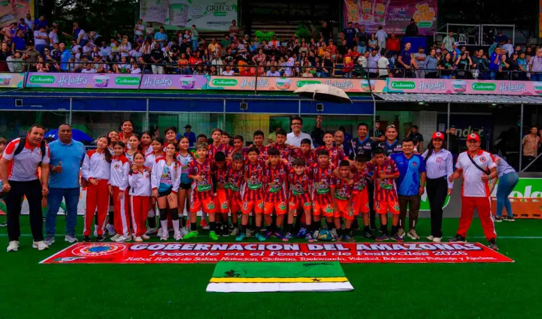 El desplazamiento y participación de las jugadoras y la delegación de Amazonas se dio gracias a la inversión hecha por el gobernador Óscar Enrique Sánchez Guerrero, quien acompañó a los deportistas en la inauguración del Festival. FOTO CORTESÍA