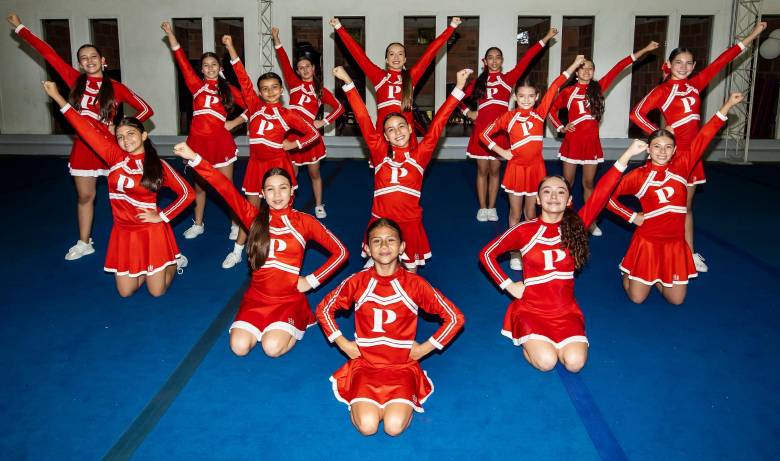 Ellas son las 54 estudiantes de un colegio de Medellín que representarán a Colombia en Mundial de porrismo en EE. UU.