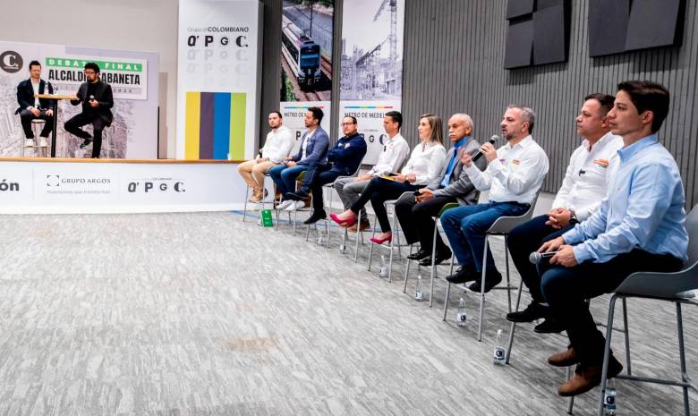 Todos los candidatos a las alcaldía de Sabaneta asistieron al debate. FOTO JAIME PÉREZ 
