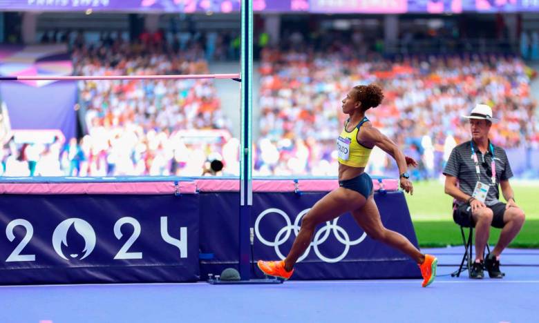 La colombiana durante su participación en el salto alto, una de las siete pruebas en las que compitió en París. FOTO CORTESÍA COC