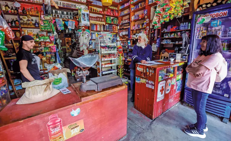El granero ha prevalecido a pesar de la feroz competencia, incluso aun con la llegada de mercados de bajo costo. Surtida como lo estuvo siempre, es también apetecido lugar para turistas. FOTO Manuel Saldarriaga