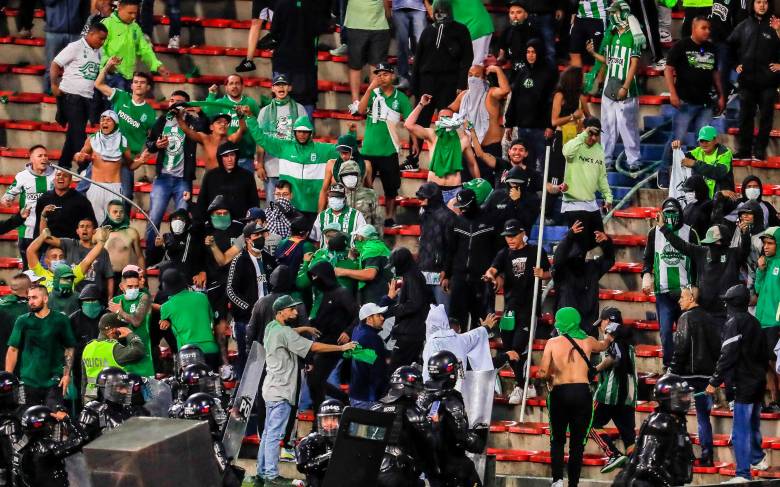 Una de las propuestas es la instalación de vallas en las tribunas de los estadios. FOTO EL COLOMBIANO 