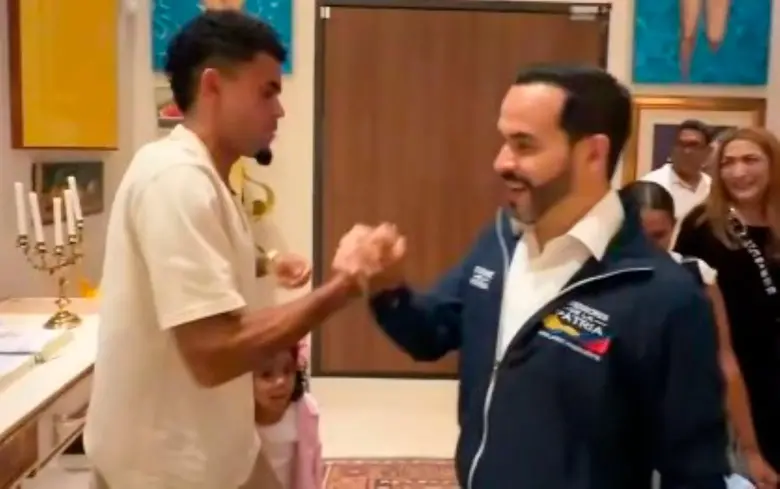 Luis Díaz visitó con su familia al presidente electo Abelardo de la Espriella en Barranquilla. FOTO PANTALLAZO 