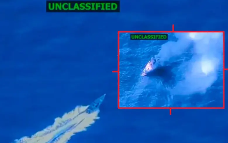 Esta fue la embarcación destruida por un misil de la Fuerza Naval estadounidense. FOTOS: Tomada de video X @SecWar