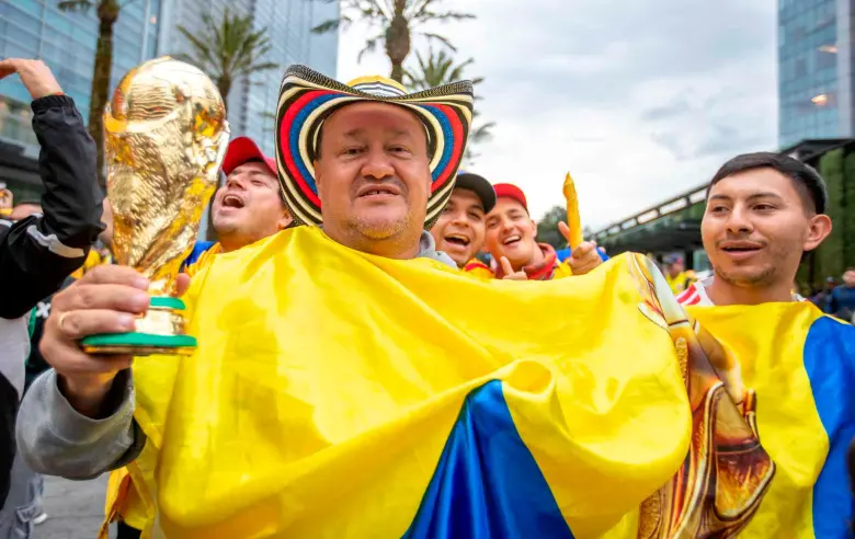 Marea amarilla para empujar el sueño mundialista de Colombia se tomó a Ciudad de México