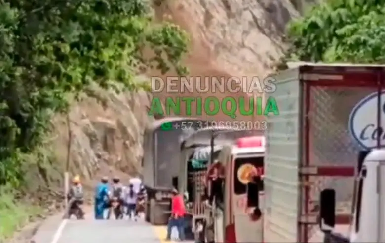 El derrumbe se produjo a finales de la mañana en el kilómetro 33+100 de la ruta 25B02. IMAGEN TOMADA DE VIDEO