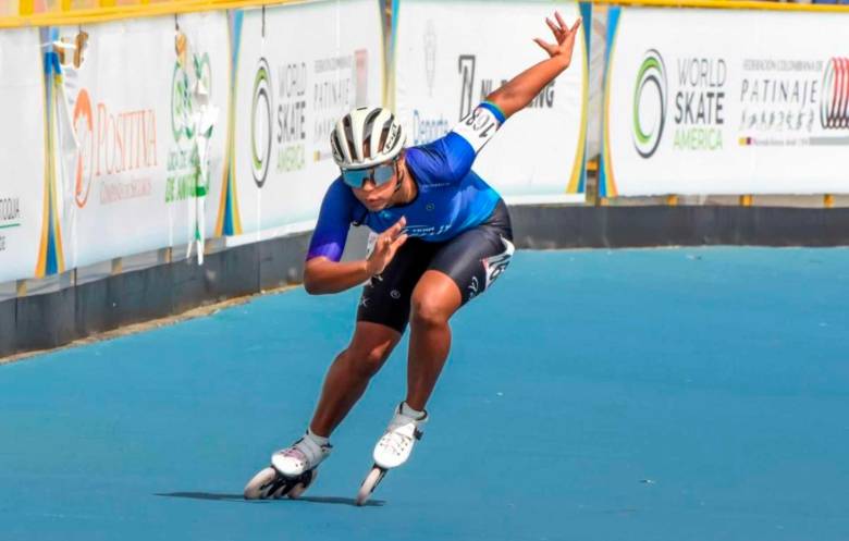 Yoselyn Rojo en acción durante el Gran Prix de patinaje de velocidad disputado en Guarne. FOTO CORTESÍA 