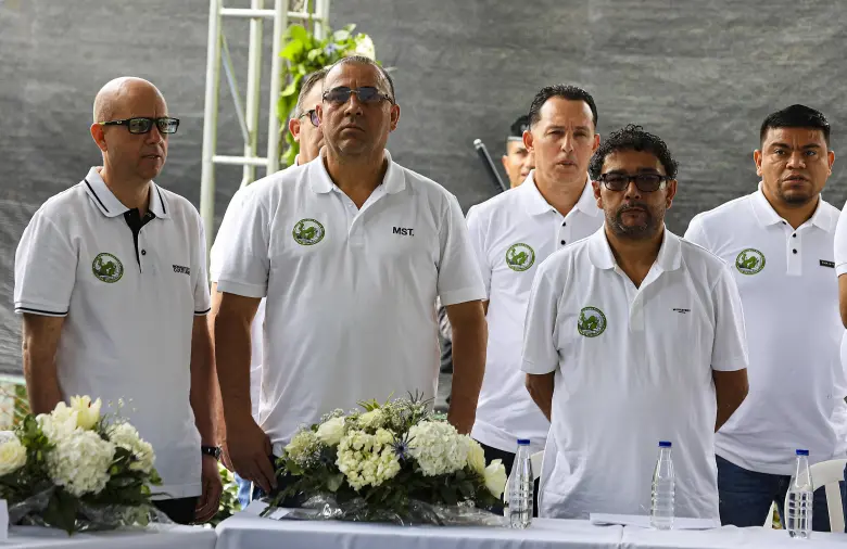 Los principales integrantes de la mesa de negociación de la paz urbana de Medellín recibieron la suspensión de las órdenes de captura que pesan en su contra. FOTO: Manuel Saldarriaga