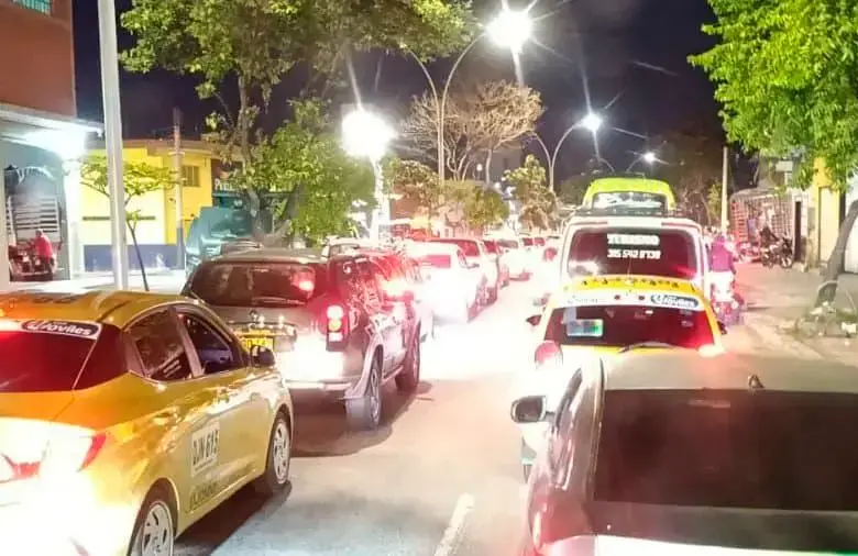 La industria avícola enfrenta represamiento de alimentos y riesgo de muerte de aves por restricciones en el transporte. FOTO TOMADA DE REDES SOCIALES. 