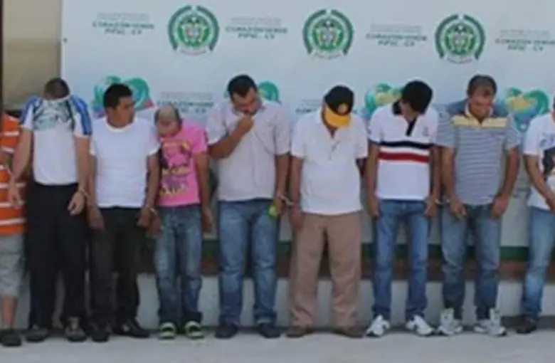 La imagen corresponde cuando a alias Mono Arley lo capturaron junto con otras 17 personas en el municipio de Itagüí en noviembre de 2013. FOTO: CORTESÍA POLICÍA METROPOLITANA