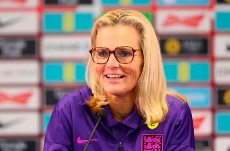 Sarina Wiegman, la entrenadora neerlandesa, campeona con Inglaterra de la Eurocopa femenina. FOTO TOMADA X@Football__Tweet