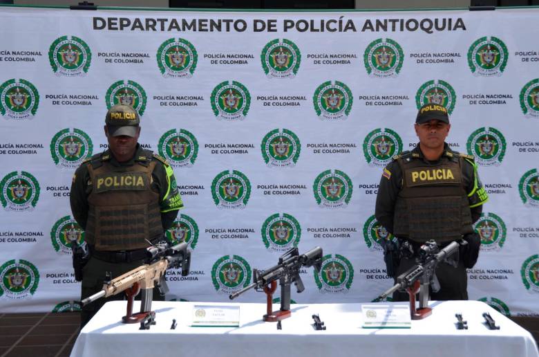 Las armas fueron puestas a disposición de las autoridades competentes. FOTOS: Cortesía Policía Antioquia