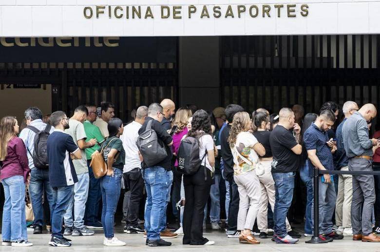 Esta controversia produjo la suspensión del excanciller Álvaro Leyva por parte de la Procuraduría y su salida del gabinete. FOTO: Jaime Pérez- EL COLOMBIANO