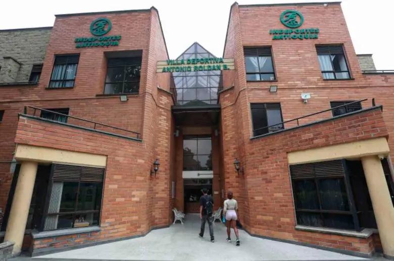 Durante 34 años la Villa Deportiva le ha brindado un hogar a medallistas olímpicos, mundiales y nacionales, por allí han pasado entre otros, Caterine Ibargüen, Mari Leivis Sánchez y Sandra Lorena Arenas. FOTO MANUEL SALDARRIAGA 