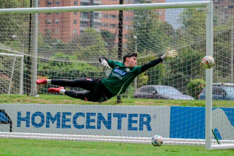 El arquero Alexei Rojas Fedorushchenko, quien pertenece al Arsenal de Inglaterra, es una de las figuras que lleva Colombia al Sudamericano. Tiene tres nacionalidades: Colombia, Inglaterra y Rusia. FOTO cortesía fcf