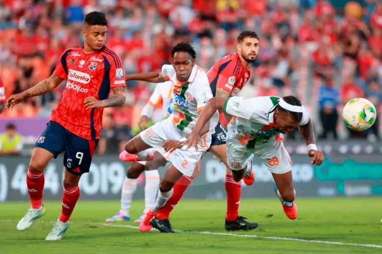 Medellín se mide a Envigado en el Atanasio Girardot por la tercera fecha de la Liga Betplay-2. . FOTO: Manuel Saldarriaga