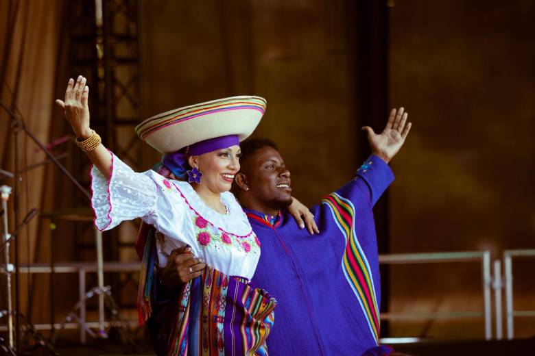 El Parque de los Deseos recibe este fin de semana la Fiesta de la Diversidad Cultural, con conciertos, talleres y juegos para toda la familia. FOTO: Alcaldía de Medellín.