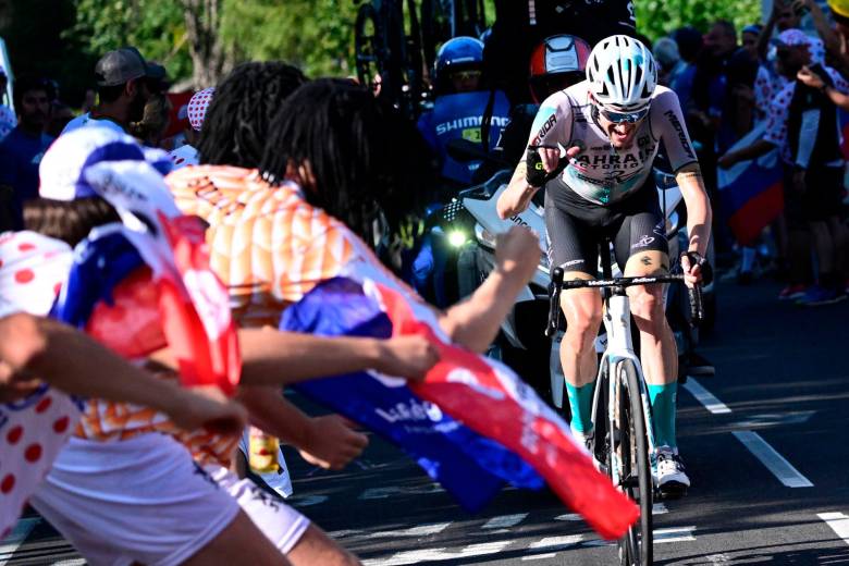 El ciclista Wout Poels de Países Bajos, rumbo a la victoria de la etapa 15 del Tour de Francia. FOTO TOMADA @letour_es