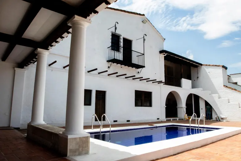 Casa Ángel es una mansión vecina de Castillo Prado; ambas construidas por el arquitecto Pedro Nel Rodríguez, dos joyas recuperadas. FOTO Julio César Herrera