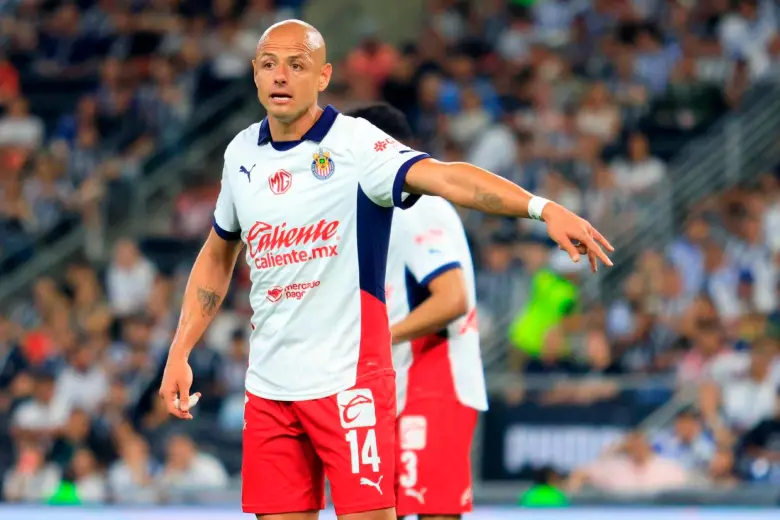 Javier Chicharito Hernández es el centro de una polémica por sus videos cargados de machismo y mensajes que han sido tomados como ofensas hacía las mujeres. FOTO GETTY 