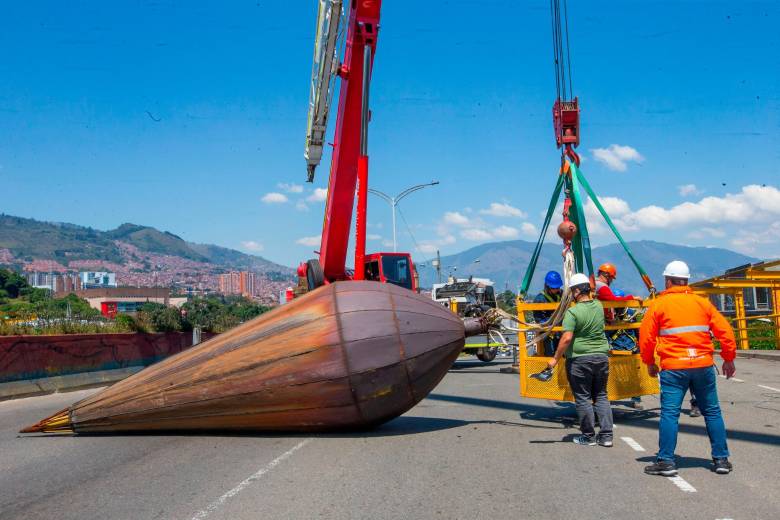 La plomada colgó durante 20 años en el puente de Punto Cero. FOTO ESNEYDER GUTIÉRREZ