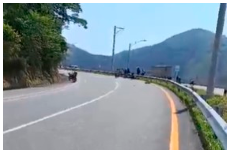 El accidente se presentó en la vía Santa Fe de Antioquia-Medellín, según las autoridades viales. FOTO Captura de video redes sociales