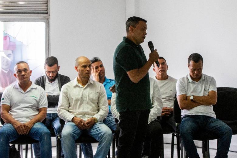 Parte de los 40 comparecientes que no han sido seleccionados como máximos responsables por estos hechos, pero que reconocieron en sus testimonios la participación. No todos participaron en todos los casos. FOTO Julio César Herrera 