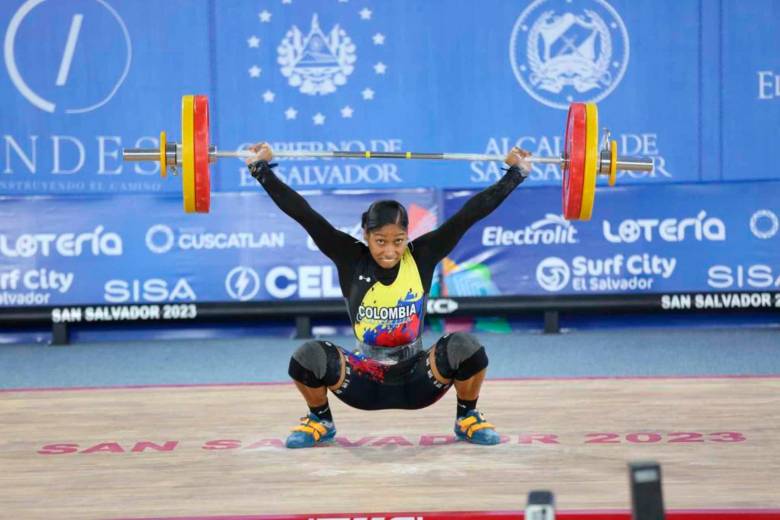 La delegación colombiana que está en el Mundial de Noruega sigue sumando medallas, esta vez el turno fue para Julieth Rodríguez, quien ganó dos medallas de plata en la división de los 69 kilogramos. FOTO CORTESÍA COC