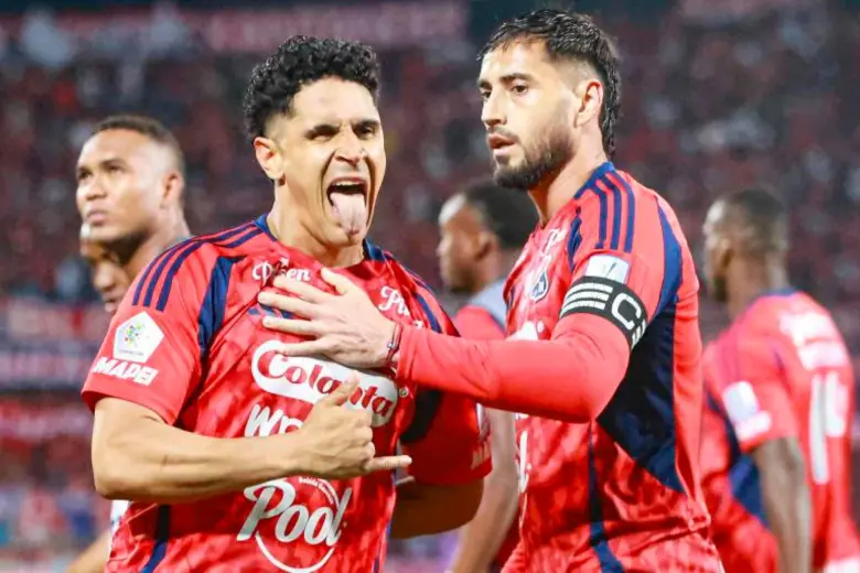 El volante Daniel Cataño y el delantero Francisco Fydrisewski comandan la ofensiva del DIM ante Alianza. FOTO MANUEL SALDARRIAGA 