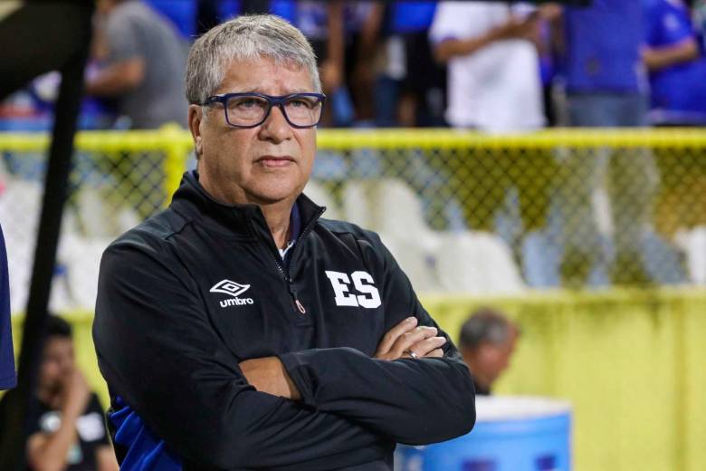 El técnico antioqueño Hernán Darío Bolillo Gómez seguirá como entrenador de la selección de El Salvador, según lo rafiticó la Federación de Fútbol de ese país. FOTO GETTY 