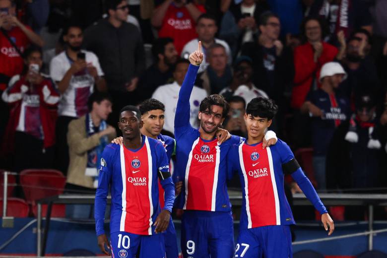 El futbolista español Ferran Torres (en el centro de la foto), es uno de los goleadores de la Liga de Campeones que recién empieza. Foto: AFP