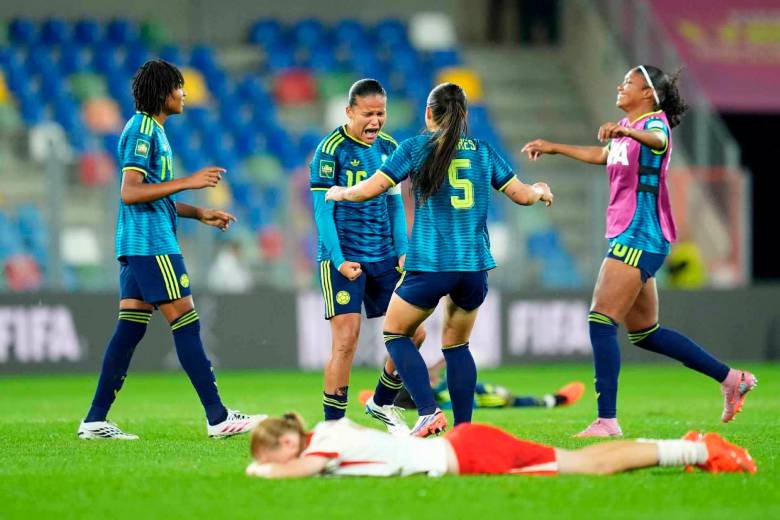 Colombia celebra la clasificación a los cuartos de final del Mundial Sub 20, tras vencer 1-0 a las anfitrionas. El domingo se medirán a Nigeria. FOTO GETTY