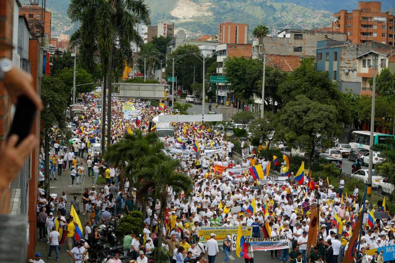 La protesta en Medellín tenían previsto terminar en el Parque de las Luces. FOTO: CAMILO SUÁREZ