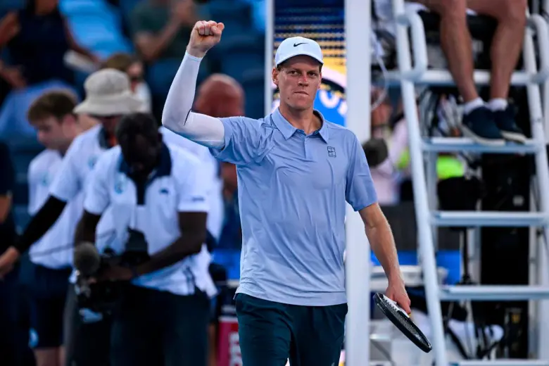 El italiano Jannik Sinner avanzó a semifinales del Masters de Cincinnati, en una gran racha de victorias en la ATP. FOTO Getty