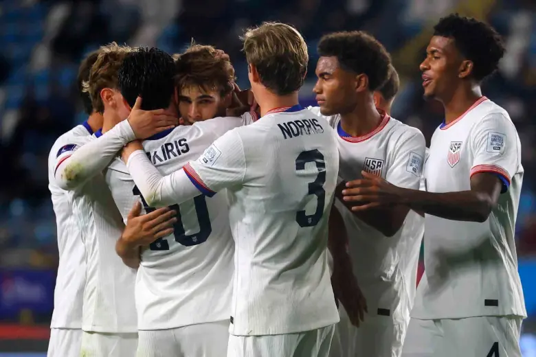 Los jugadores de la selección de Estados Unidos celebran la goleada 9-1 que le propinaron a Nueva Caledonia. FOTO: Getty