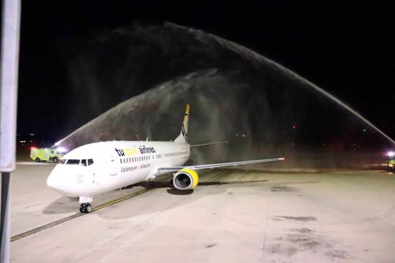 Un Boeing 737 - 400 fue el primer avión en aterrizar en Colombia desde Venezuela después de 32 meses. FOTO CORTESÍA @IAIM_VE