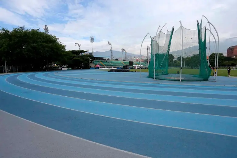 Esta es la pista de atletismo que será intervenida para quedar con todas las especificaciones que exige la Federación Internacional de Atletismo para competencias. FOTO CORTESÍA ALCALDÍA 