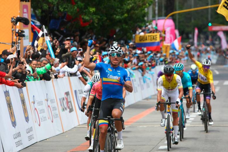 Jonathan Restrepo ganó la sexta etapa y Rodrigo Contreras se coronó campeón del Tour Colombia que terminó este domingo. FOTO CORTESÍA FEDECICLISMO 